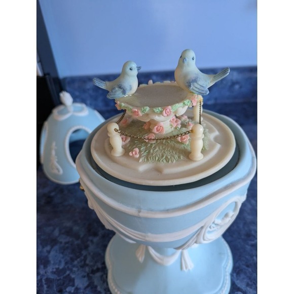 Simply Easter Musical Box Egg 10" Decorative Blue White Porcelain Display 2003 - Picture 5 of 10